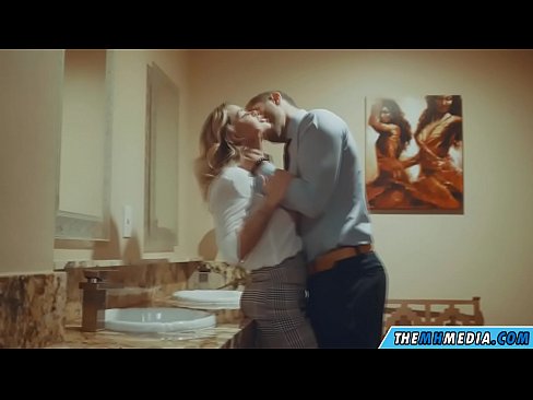 ❤️ Når en barmfagre blondine forfører dig på et offentligt toilet ❤❌ Hjemmelavet porno at da.fullsexmovs.ru ❌️